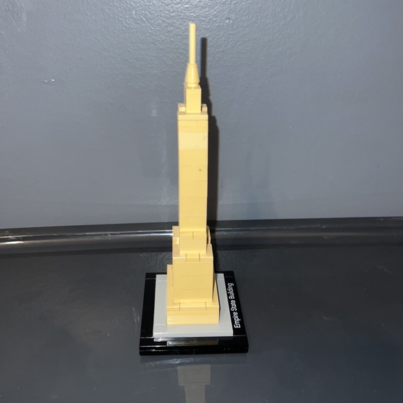 Retired Lego Empire State Building 21002 - Picture 5 of 7